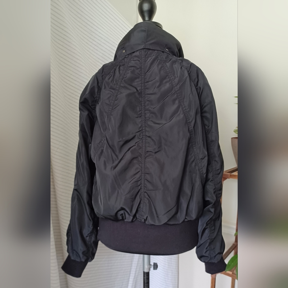 NWT Athleta Black Jetset Bomber with Stowable Hood Size Small - Picture 5 of 8
